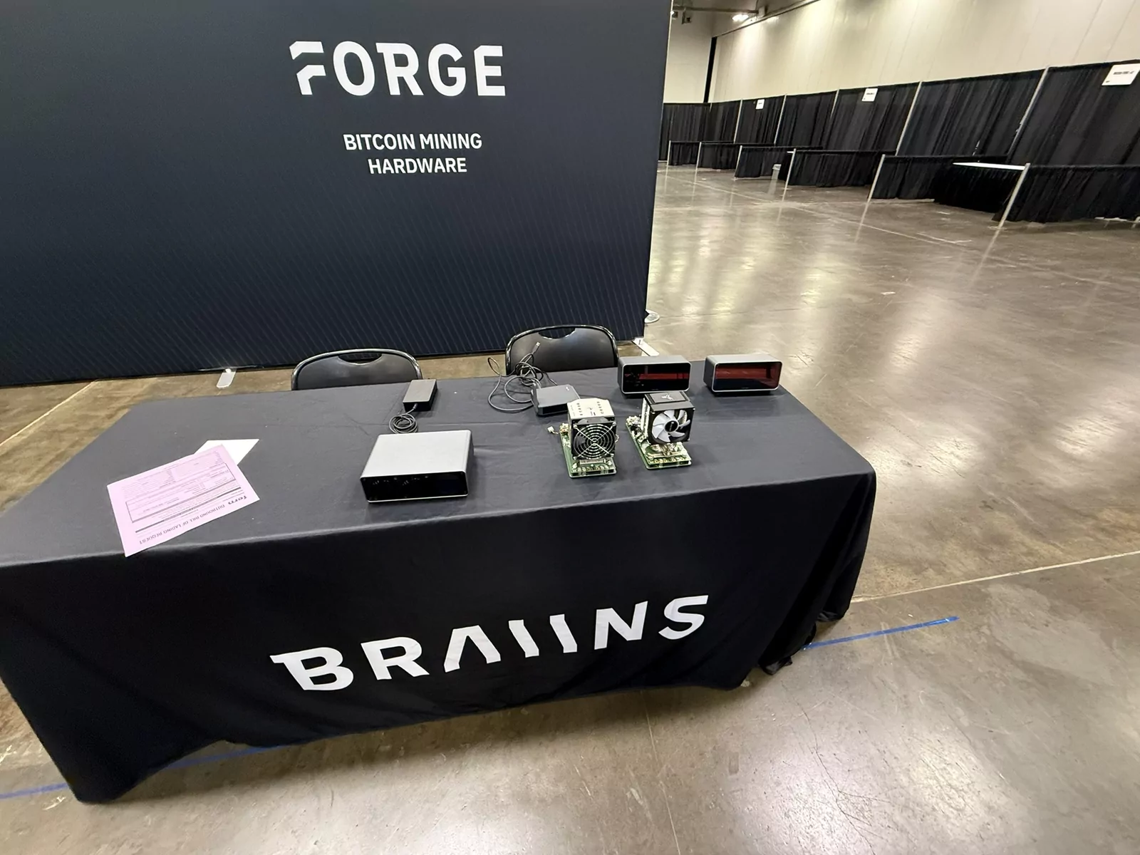 Mini miners at the Braiins table